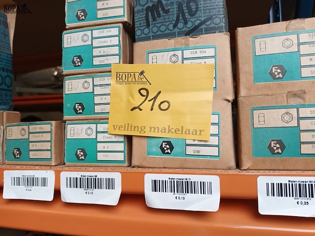 Lot 210 - lot stalen moeren en bouten - afbeelding 4 van  4