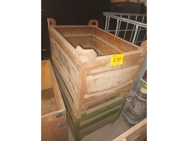 Lot 210 - metalen stapelbak. 2 stuks - afbeelding 1 van  3