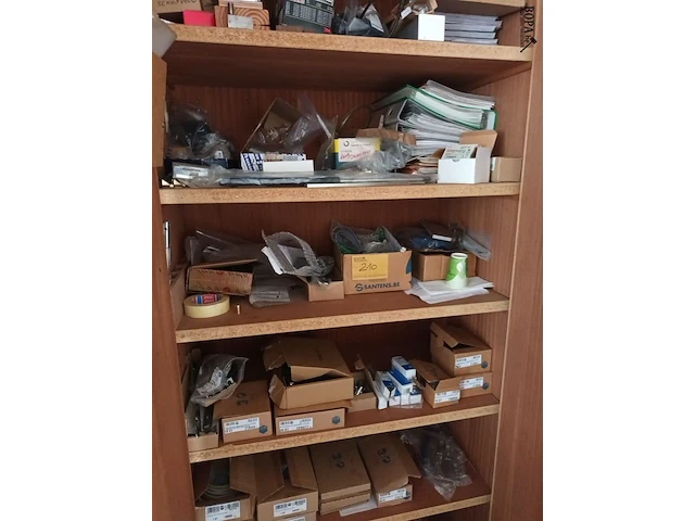 Lot 210 - onderdelen voor deuren en ramen - afbeelding 1 van  7