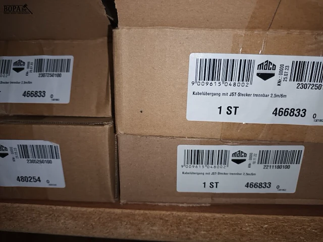 Lot 210 - onderdelen voor deuren en ramen - afbeelding 6 van  7