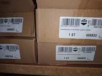 Lot 210 - onderdelen voor deuren en ramen - afbeelding 6 van  7