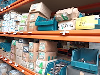 Lot 211 - groot lot mecanieke bouten - afbeelding 1 van  6