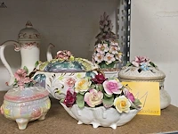 Lot 211 - stijl capodimonte porseleinen deco 6 stuks - afbeelding 1 van  6