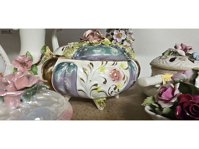 Lot 211 - stijl capodimonte porseleinen deco 6 stuks - afbeelding 3 van  6