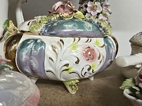 Lot 211 - stijl capodimonte porseleinen deco 6 stuks - afbeelding 3 van  6