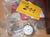 Lot 211 - zakhorloges en medailles. 7 stuks
