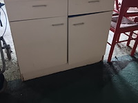 Lot 212 - keukenkastje - afbeelding 1 van  2