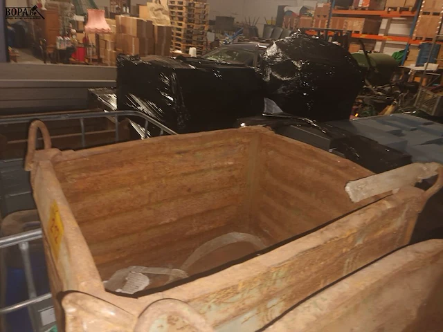 Lot 212 - metalen stapelbak. 2 stuks - afbeelding 1 van  3