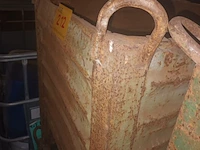Lot 212 - metalen stapelbak. 2 stuks - afbeelding 2 van  3