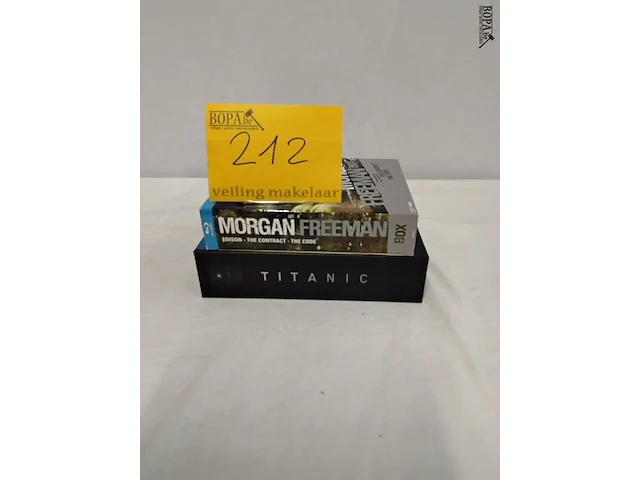 Lot 212 - serie dvd's, titanic morgan freeman, 2 boxen - afbeelding 1 van  1