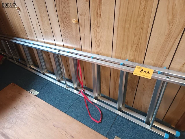 Lot 213 - aluminium trapladder - afbeelding 2 van  2
