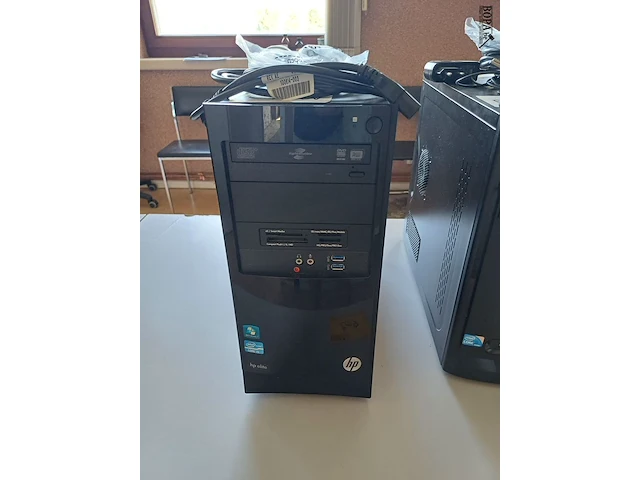 Lot 213 - hp desktop elite - afbeelding 1 van  4