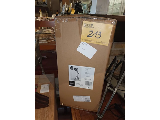 Lot 213 - industriële vloerlamp - afbeelding 2 van  3