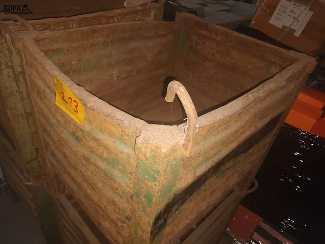 Lot 213 - metalen stapelbak. 2 stuks - afbeelding 2 van  3