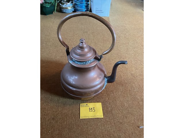 Lot 213 - roodkoperen waterketel - afbeelding 1 van  4