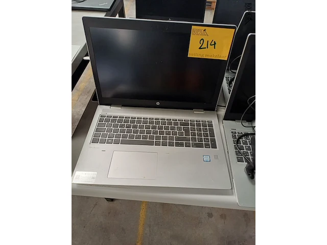 Lot 214 - hp laptop, lader (h) - afbeelding 1 van  4