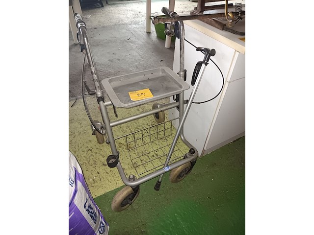 Lot 214 - rollator vermeiren - afbeelding 1 van  2