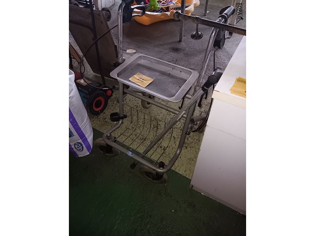 Lot 214 - rollator vermeiren - afbeelding 2 van  2