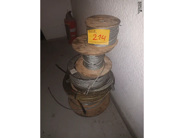 Lot 214 - rollen staalkabel. 5 stuks - afbeelding 1 van  4