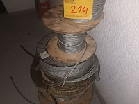 Lot 214 - rollen staalkabel. 5 stuks - afbeelding 1 van  4