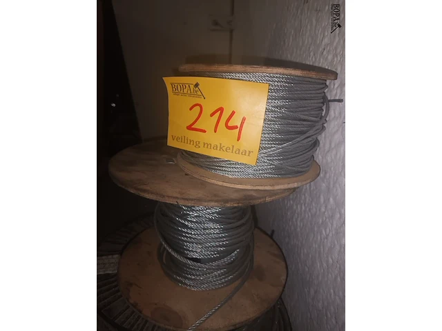Lot 214 - rollen staalkabel. 5 stuks - afbeelding 2 van  4