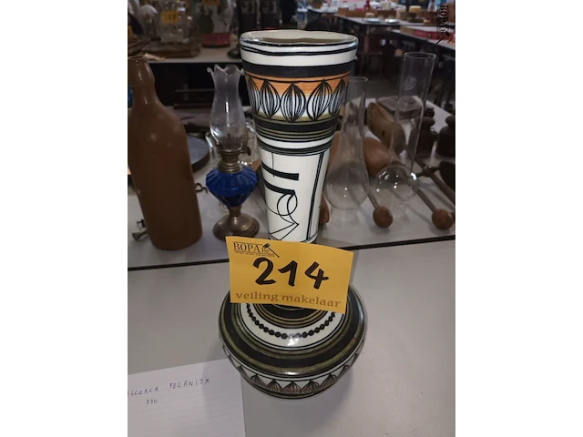 Lot 214 - vaas - afbeelding 1 van  3