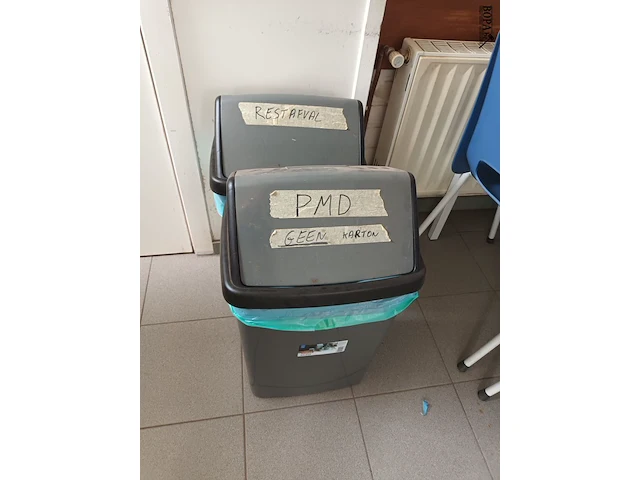 Lot 214 - vuilnisbakken en towel dispenser. 3 stuks - afbeelding 3 van  3
