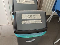 Lot 214 - vuilnisbakken en towel dispenser. 3 stuks - afbeelding 3 van  3