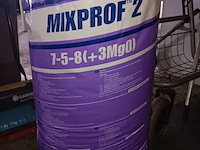 Lot 215 - grasmaaier, kar en meststof - afbeelding 3 van  4