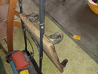 Lot 215 - grasmaaier, kar en meststof - afbeelding 4 van  4