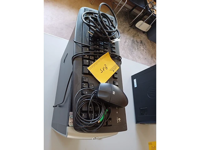 Lot 215 - hp desktop storageworks - afbeelding 4 van  5