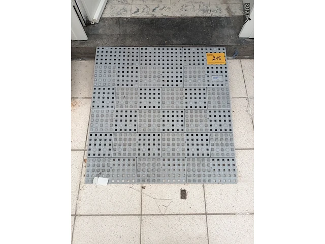 Lot 215 - kunststof drempelhulp - afbeelding 1 van  4