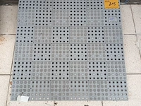 Lot 215 - kunststof drempelhulp - afbeelding 1 van  4
