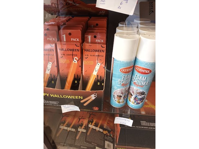 Lot 215 - party materiaal. inhoud vitrine kasten - afbeelding 3 van  8