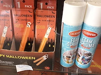 Lot 215 - party materiaal. inhoud vitrine kasten - afbeelding 3 van  8