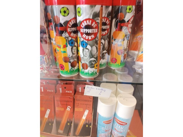 Lot 215 - party materiaal. inhoud vitrine kasten - afbeelding 4 van  8