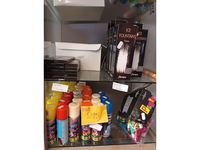 Lot 215 - party materiaal. inhoud vitrine kasten - afbeelding 5 van  8