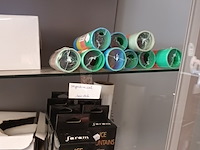 Lot 215 - party materiaal. inhoud vitrine kasten - afbeelding 6 van  8