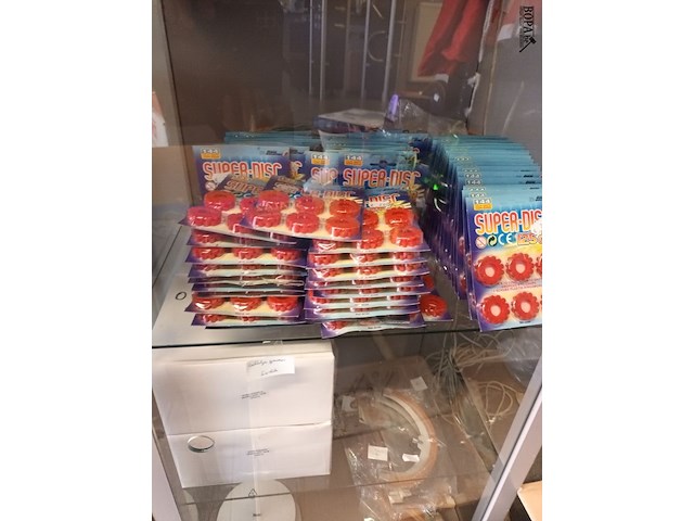 Lot 215 - party materiaal. inhoud vitrine kasten - afbeelding 7 van  8