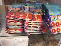 Lot 215 - party materiaal. inhoud vitrine kasten - afbeelding 7 van  8