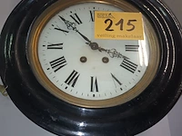 Lot 215 - ronde antiek klok - afbeelding 1 van  4
