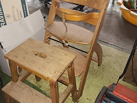 Lot 216 - kinderstoel en trapje - afbeelding 1 van  1