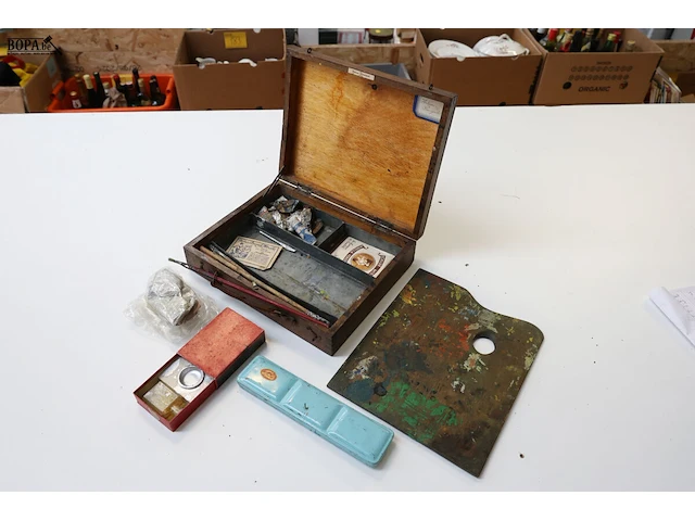 Lot 216 - schilderkoffer - afbeelding 1 van  3