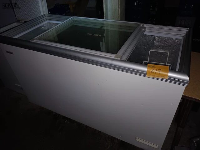 Lot 217 - diepvrieskist met schuifdeuren elcold - afbeelding 1 van  3