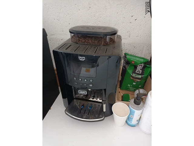 Lot 217 - espressomachine en diversen - afbeelding 2 van  5