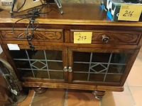 Lot 217 - lage vitrine kast