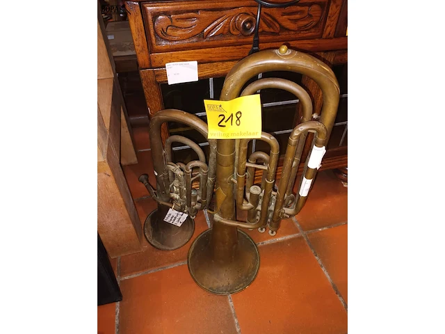 Lot 218 - koperen tuba. 2 stuks - afbeelding 1 van  5