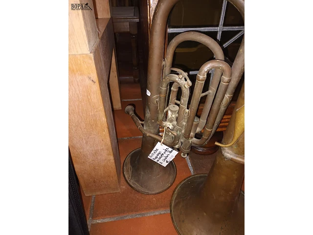 Lot 218 - koperen tuba. 2 stuks - afbeelding 2 van  5