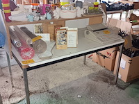 Lot 218 - tafel met opzetstuk - afbeelding 1 van  2