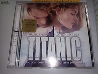 Lot 218 - titanic video en muziek cd - afbeelding 2 van  4